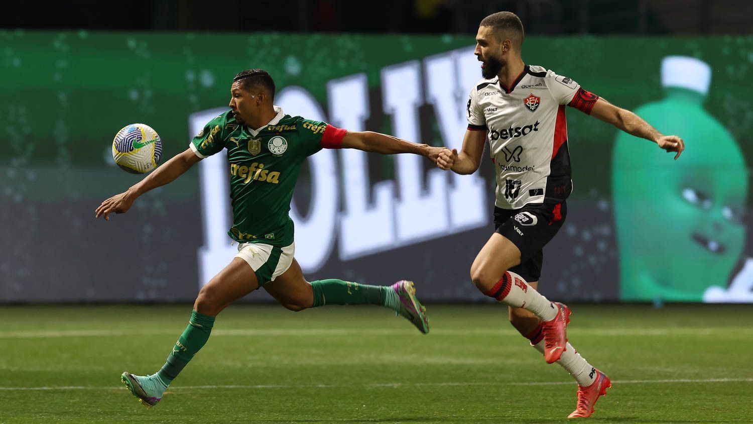 Rony pede desculpas à torcida do Palmeiras após derrota para Vitória