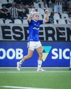 Álvaro Barreal, do Cruzeiro, comemora gol diante do Botafogo