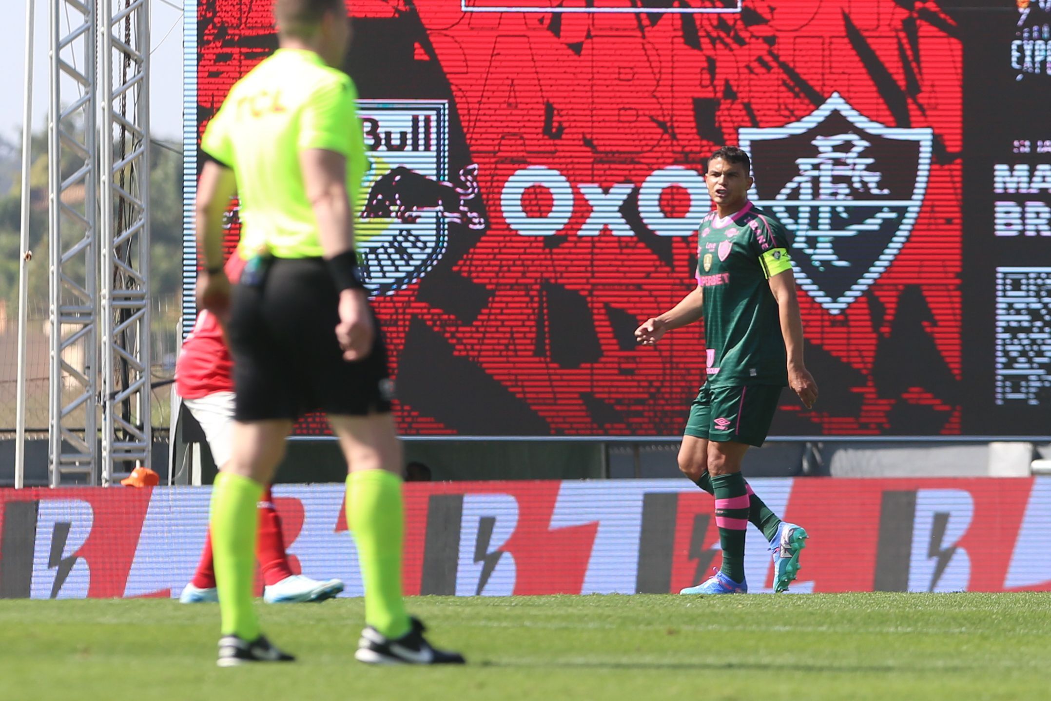 Thiago Silva pede atenção com saúde e dispara contra horário do jogo do Fluminense