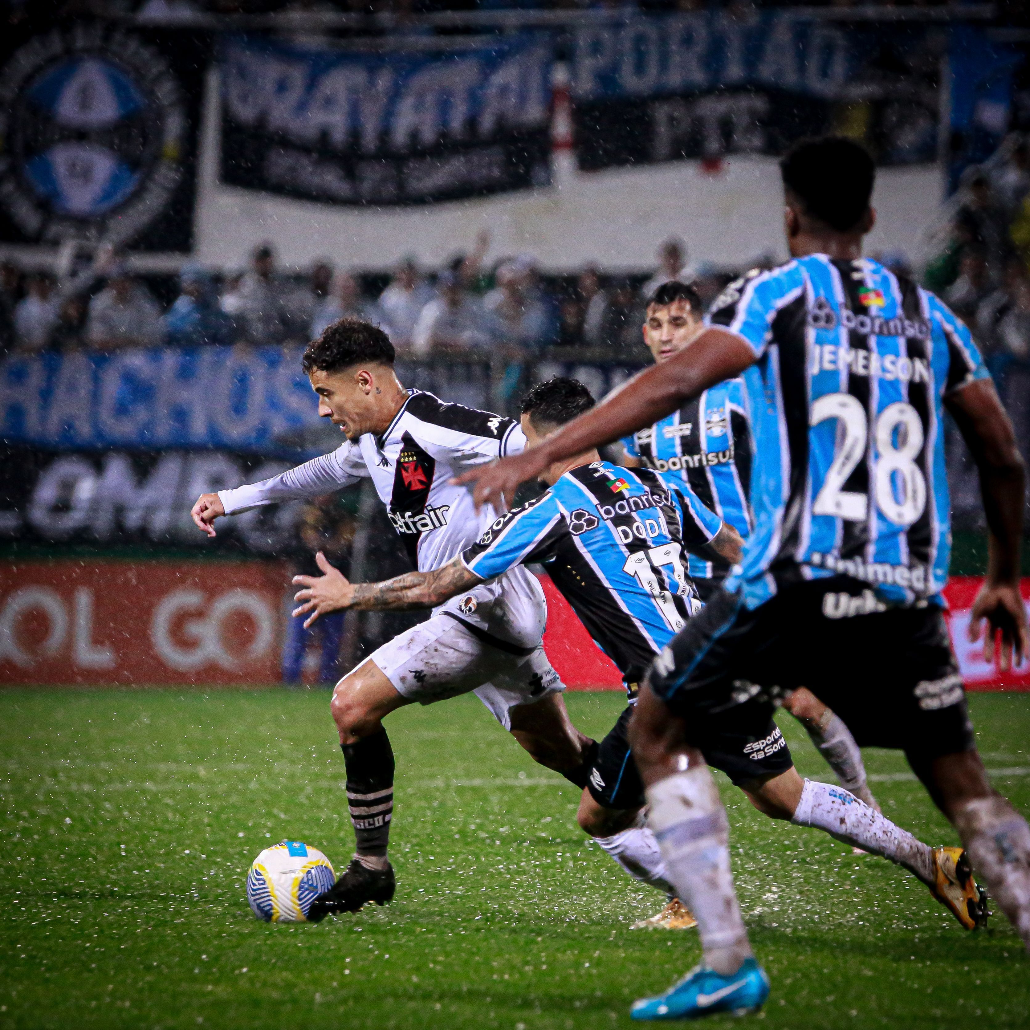 Técnico do Vasco avalia primeira partida de Coutinho e Payet juntos