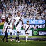 Rafael Paiva, técnico do Vasco, reage às críticas contra zagueiro titular