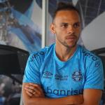 Adversário do Grêmio promete 'tempo ruim' para Braitwhite: 'Madeira nele'