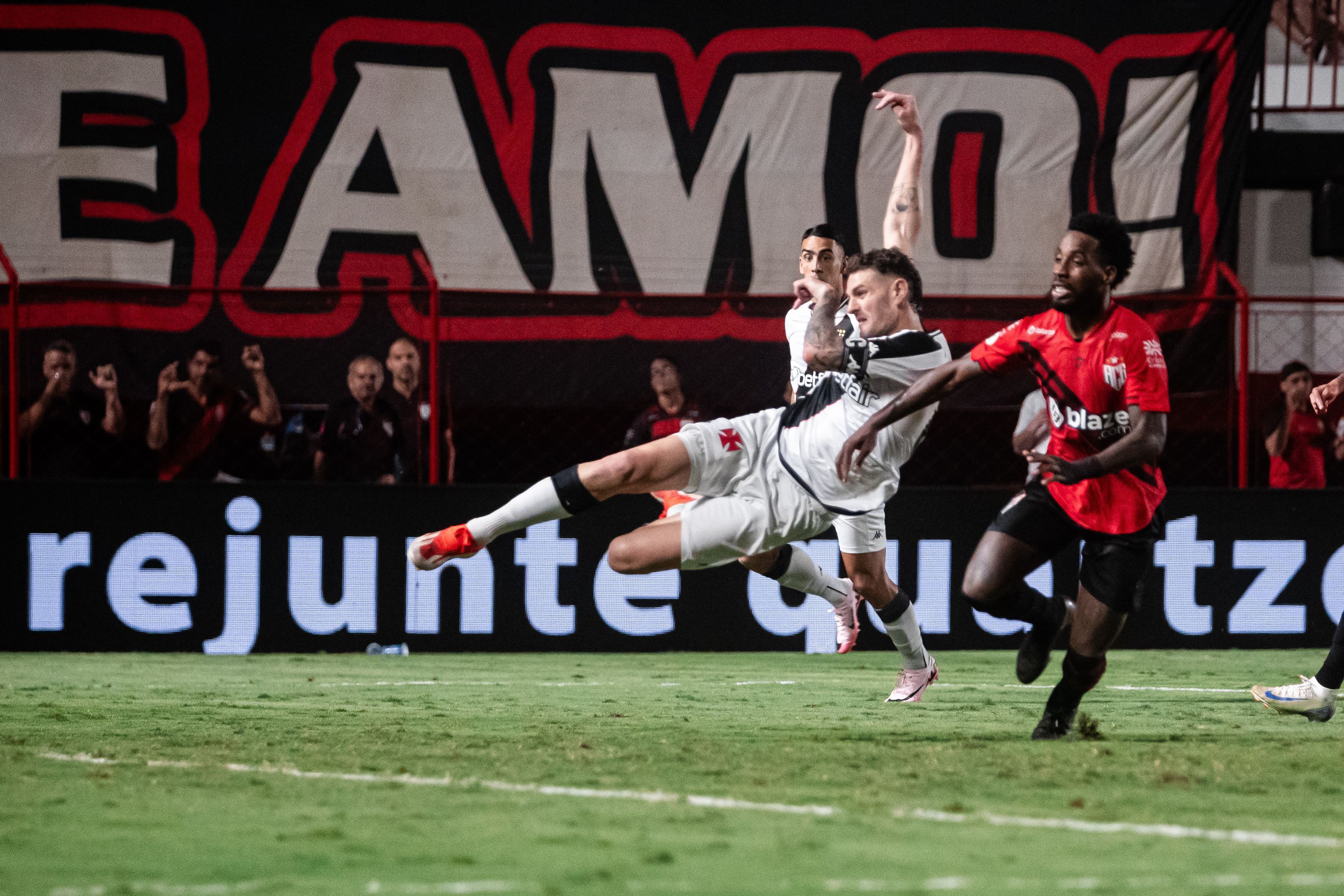 Vasco recebe Atlético-GO para provar força na Copa do Brasil