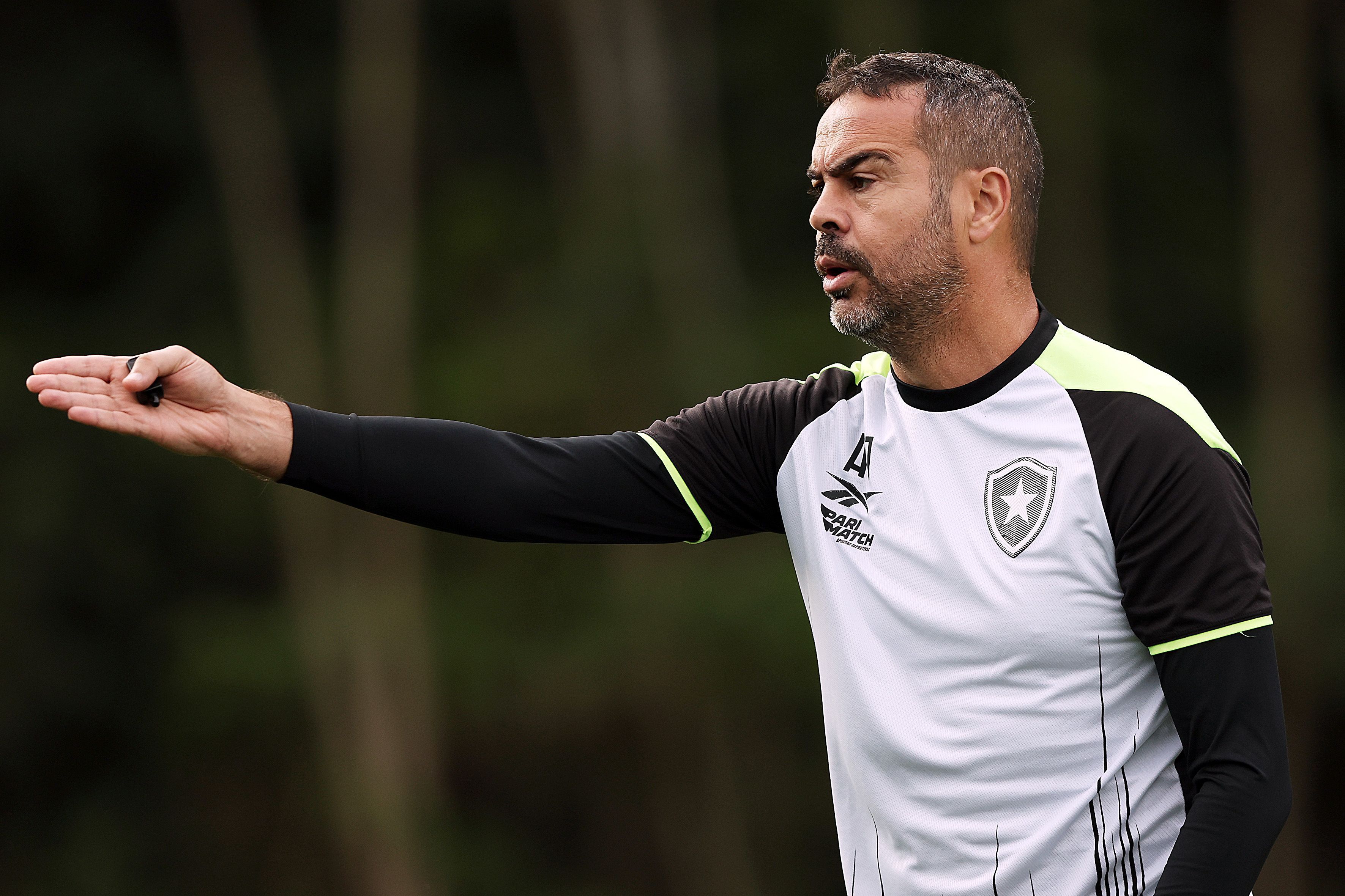 De olho na Copa do Brasil, Botafogo não terá dois titulares contra o Atlético-GO