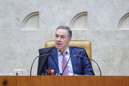 É preciso superar “silêncio mortal” que torna mulheres vítimas de feminicídio, diz Barroso | CNN Brasil