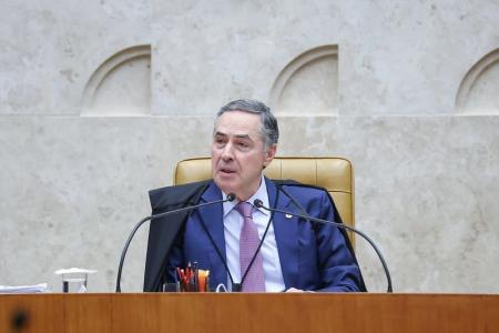 É preciso superar “silêncio mortal” que torna mulheres vítimas de feminicídio, diz Barroso | CNN Brasil