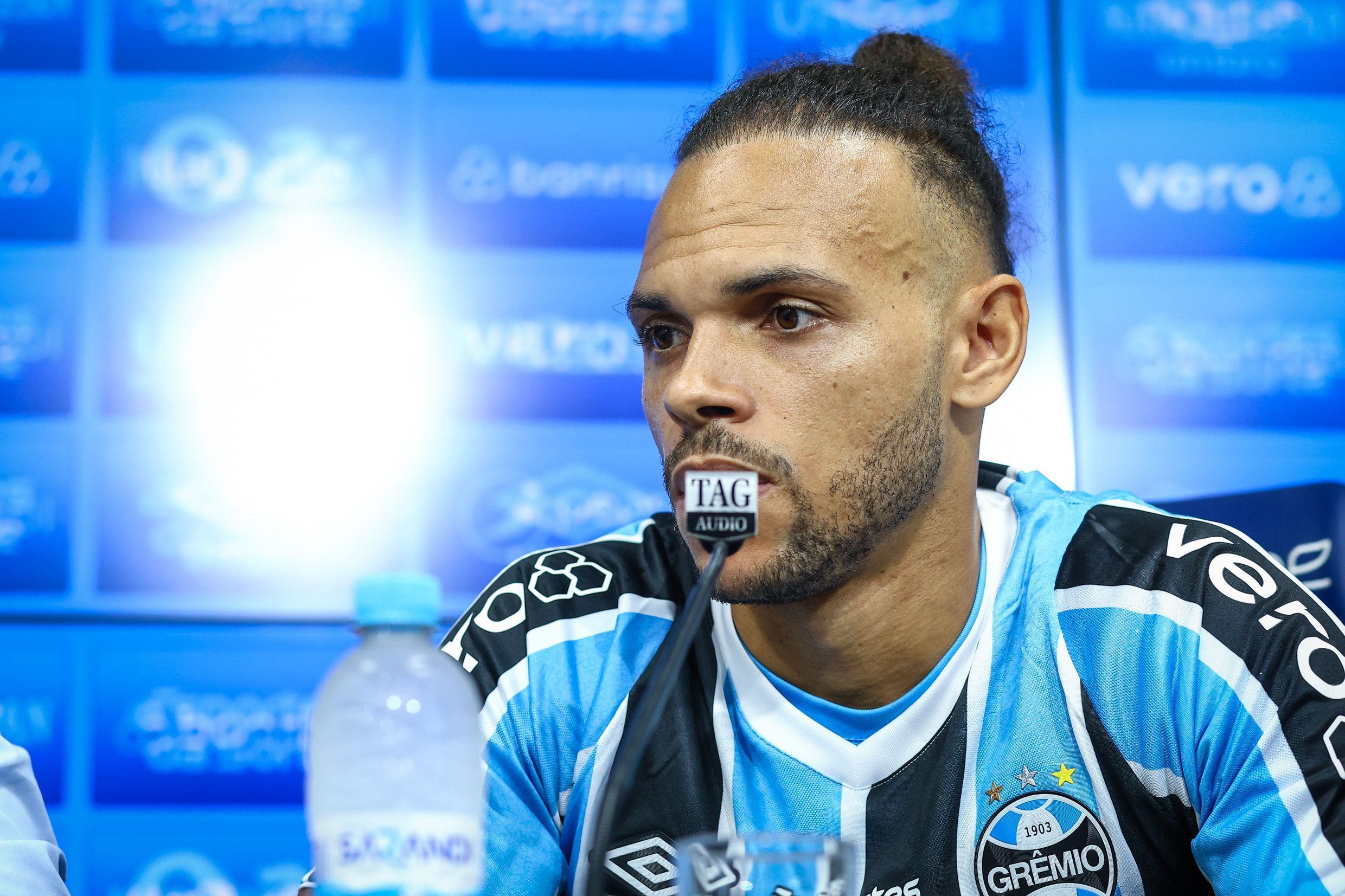 Quem é o ex-Barcelona protagonista na vitória do Grêmio sobre o Cuiabá