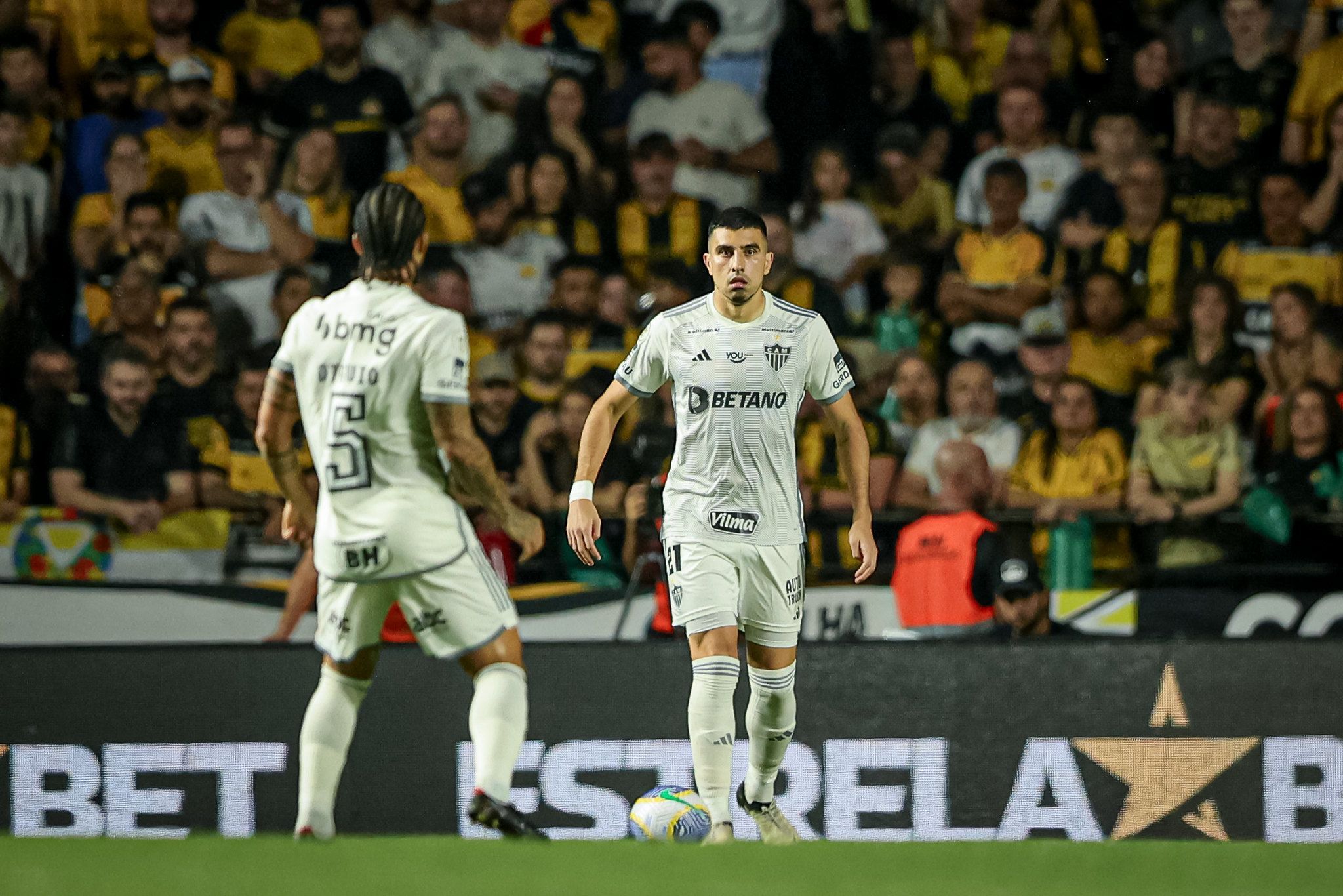 Volante do Atlético dispara após derrota para o Criciúma: 'Como quer vencer assim?'