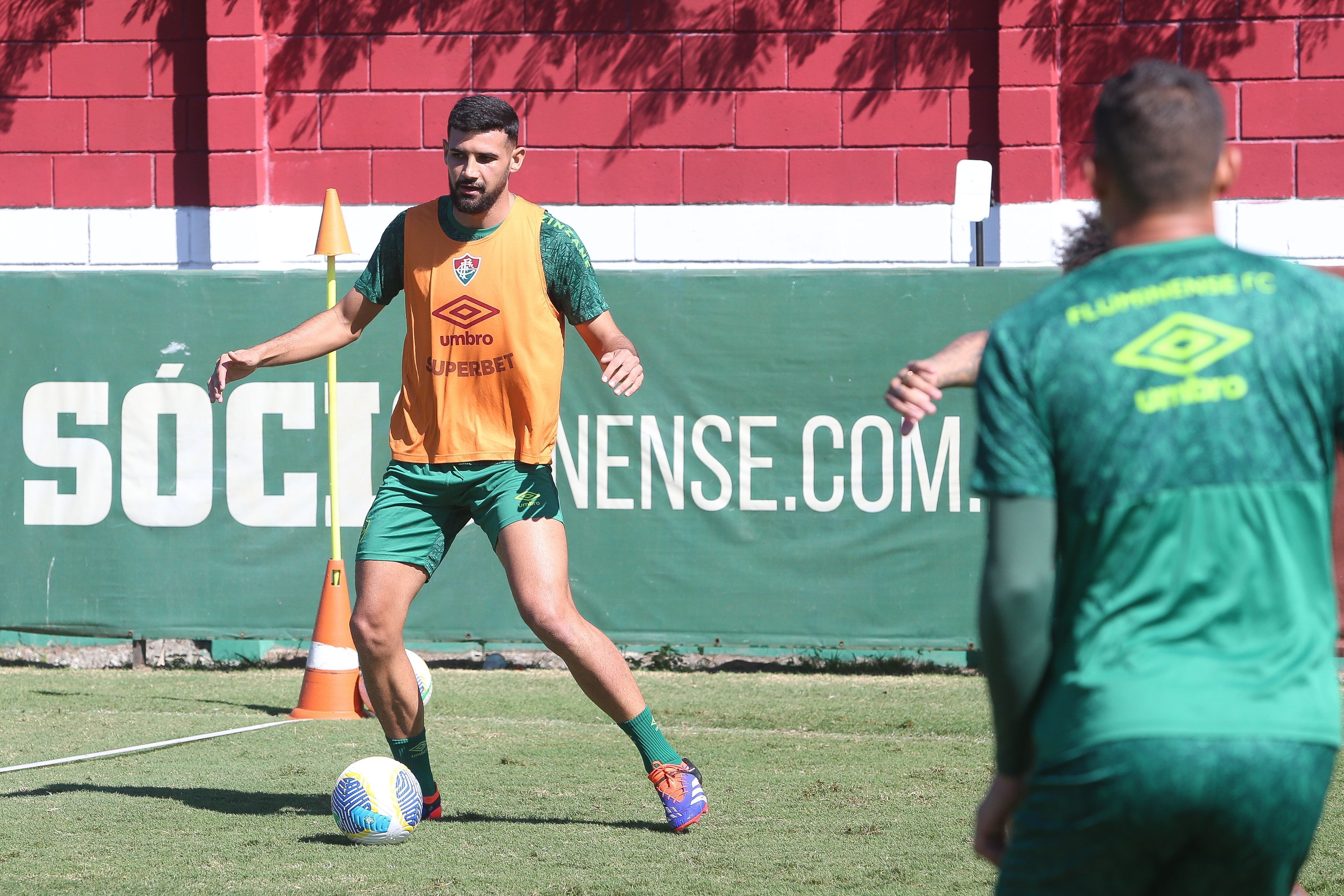 Mano Menezes explica por que reforço ainda não foi utilizado no Fluminense