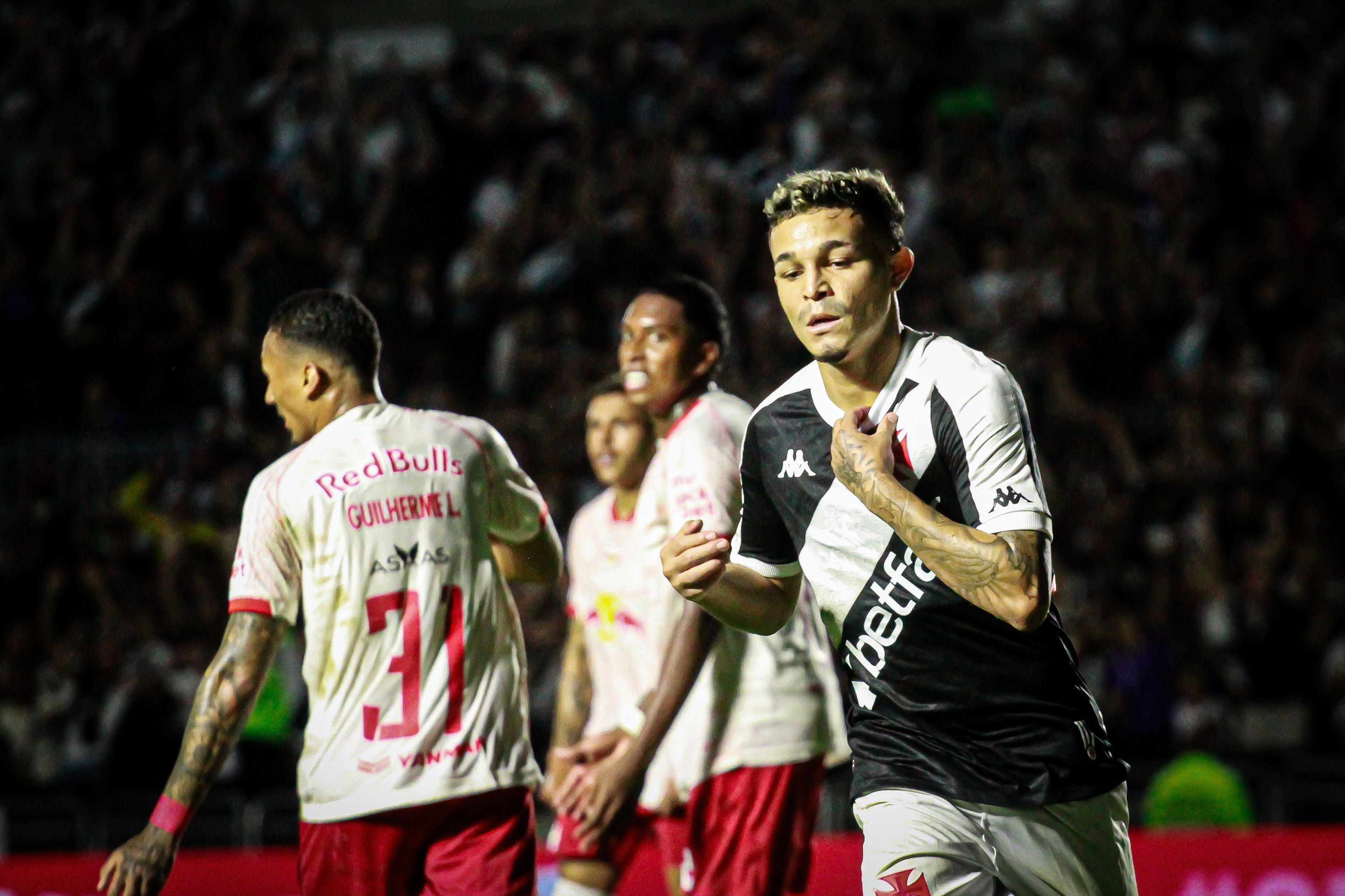 Atacante do Vasco passa por cirurgia e não deve atuar mais em 2024