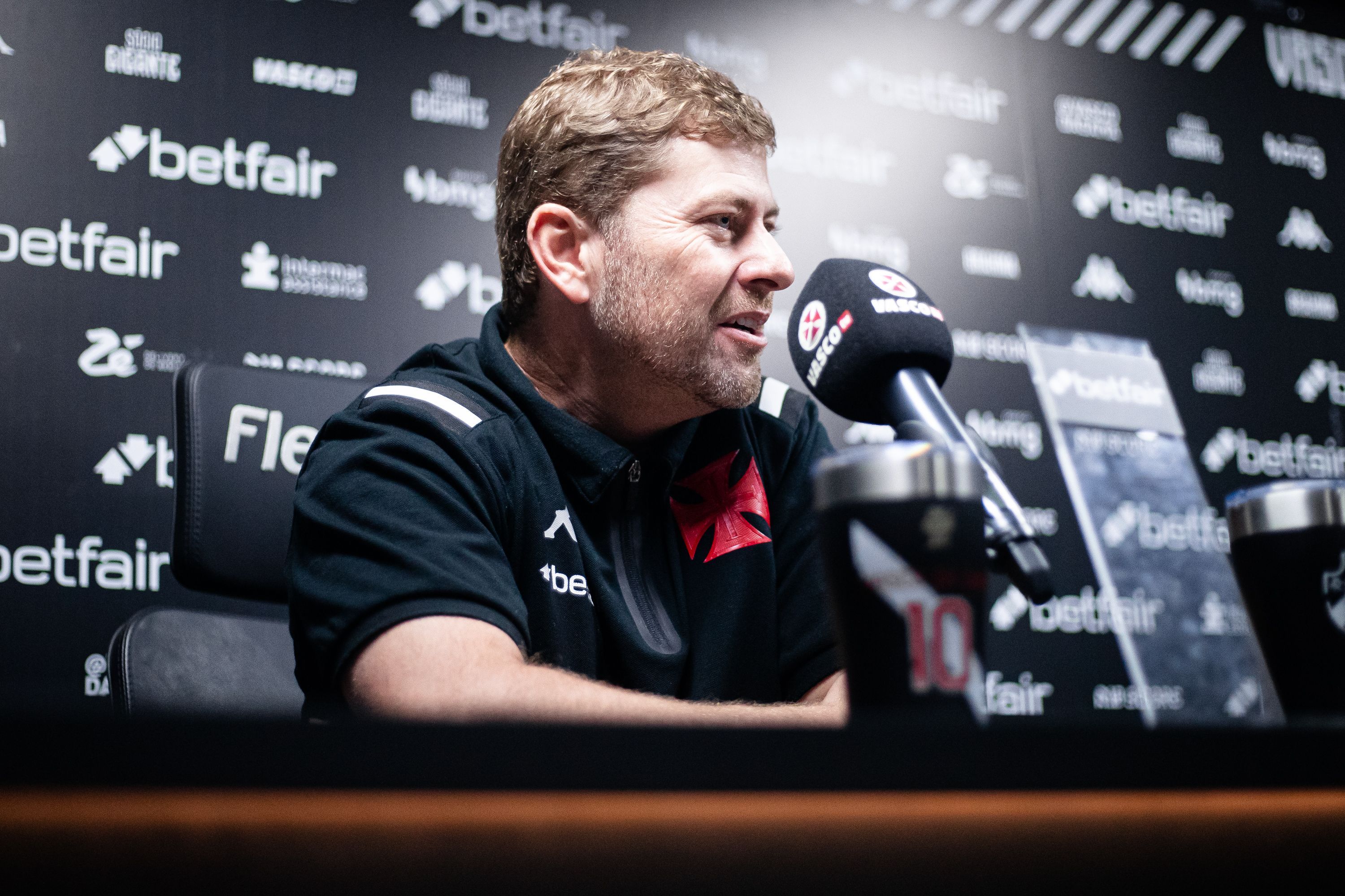 Rafael Paiva, técnico do Vasco, exalta ‘clássico perfeito’ da equipe pelo Brasileiro