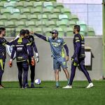 Titular do América sofre fratura na mão e virá desfalque; saiba detalhes da lesão