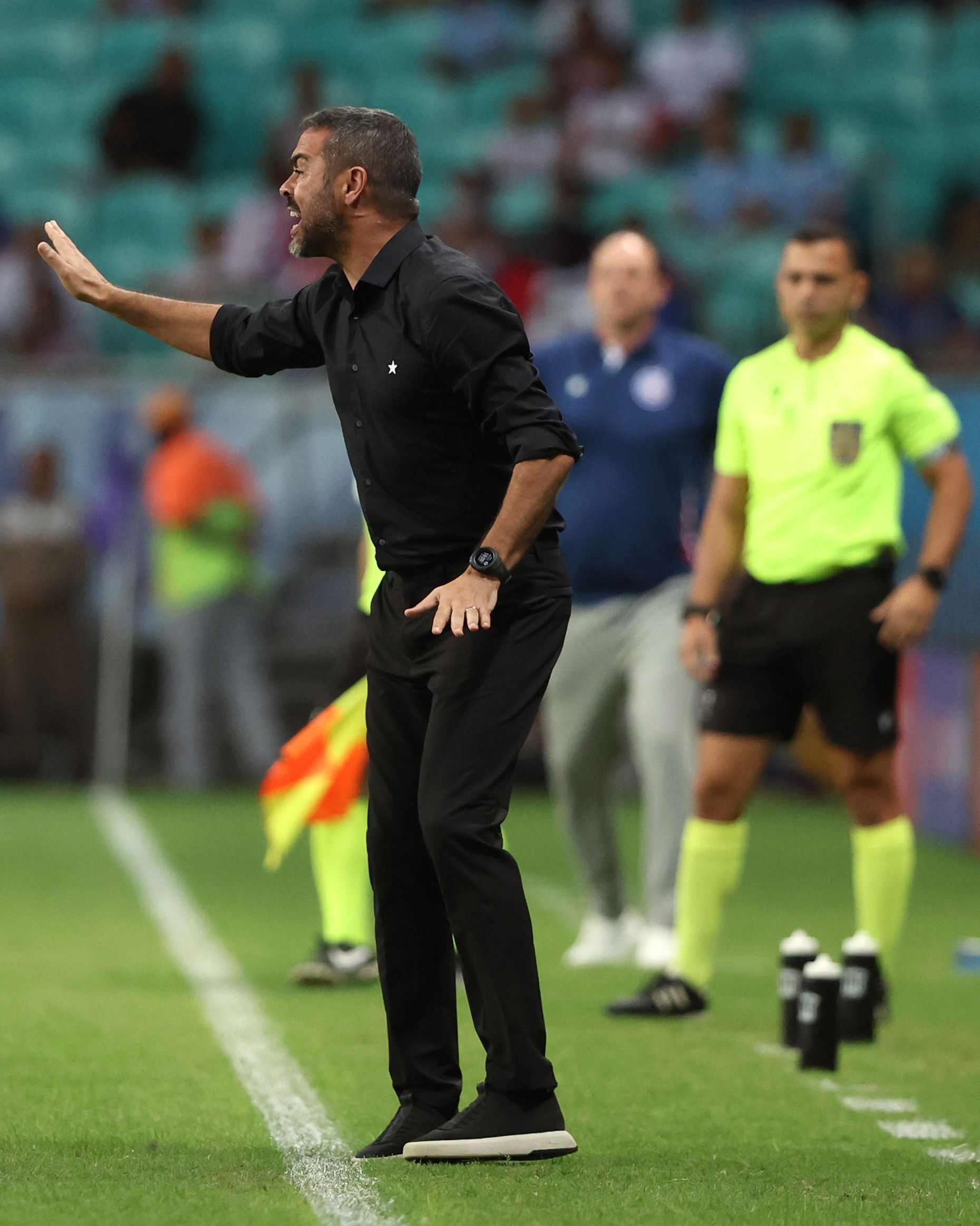Artur Jorge se diz orgulhoso do Botafogo e credita eliminação à arbitragem