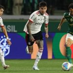 Em jogo com VAR protagonista, Palmeiras vence, mas Flamengo avança na Copa do Brasil