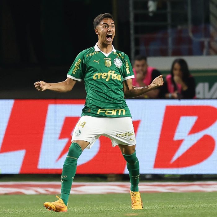 Vitor Reis comemora gol do Palmeiras sobre Flamengo na Copa do Brasil