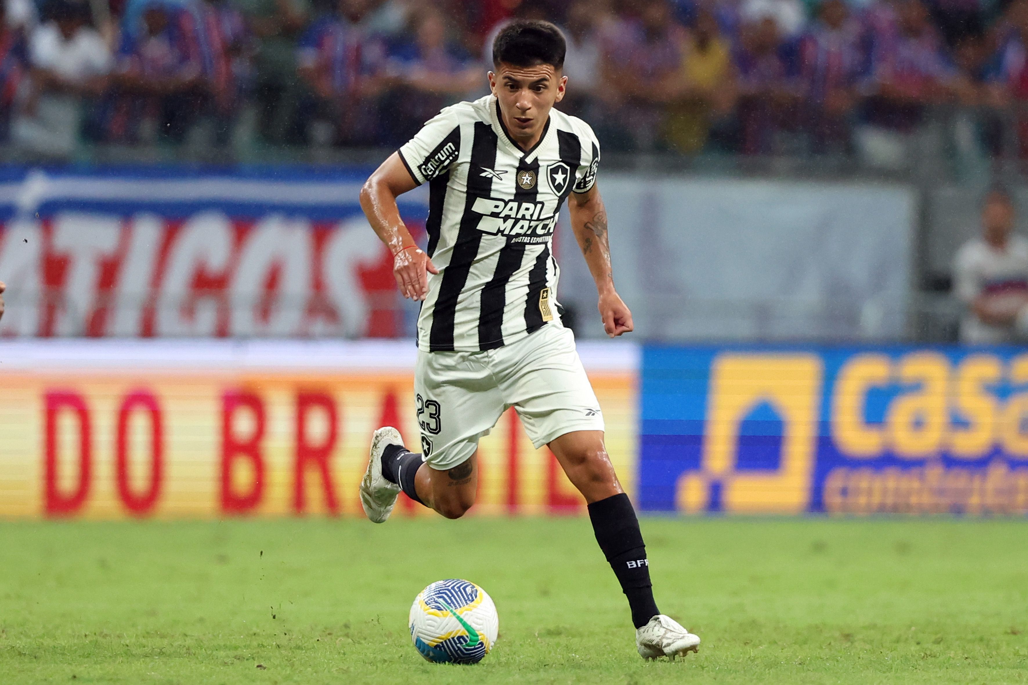 Almada tem estreia ofuscada por expulsão no Botafogo: 'Tivemos que sacrificar'