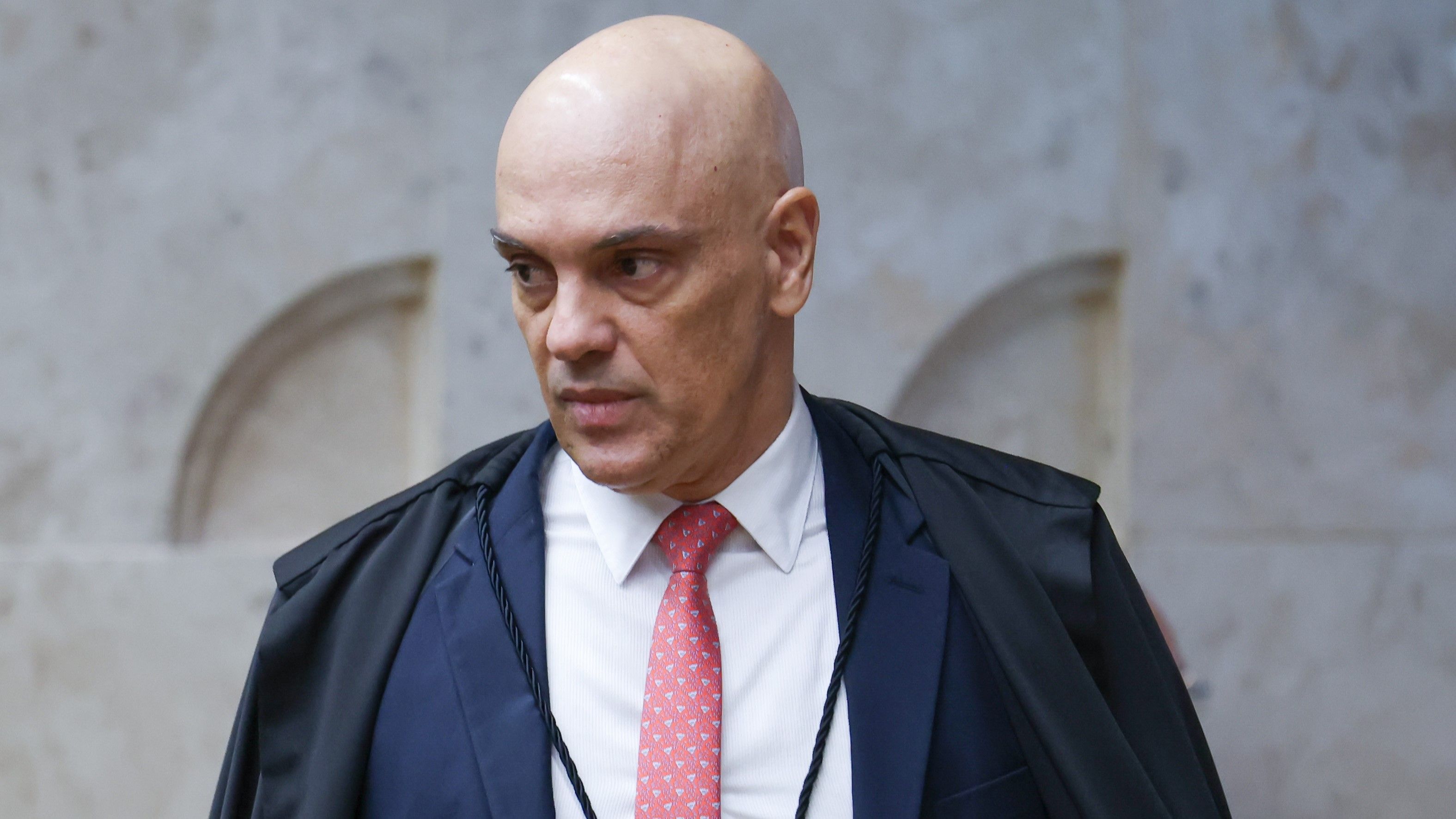 Oposição sobe o tom por pedidos de impeachment de Moraes