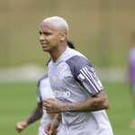 Deyverson vai a campo, e titular é ausência em treino do Atlético antes de clássico