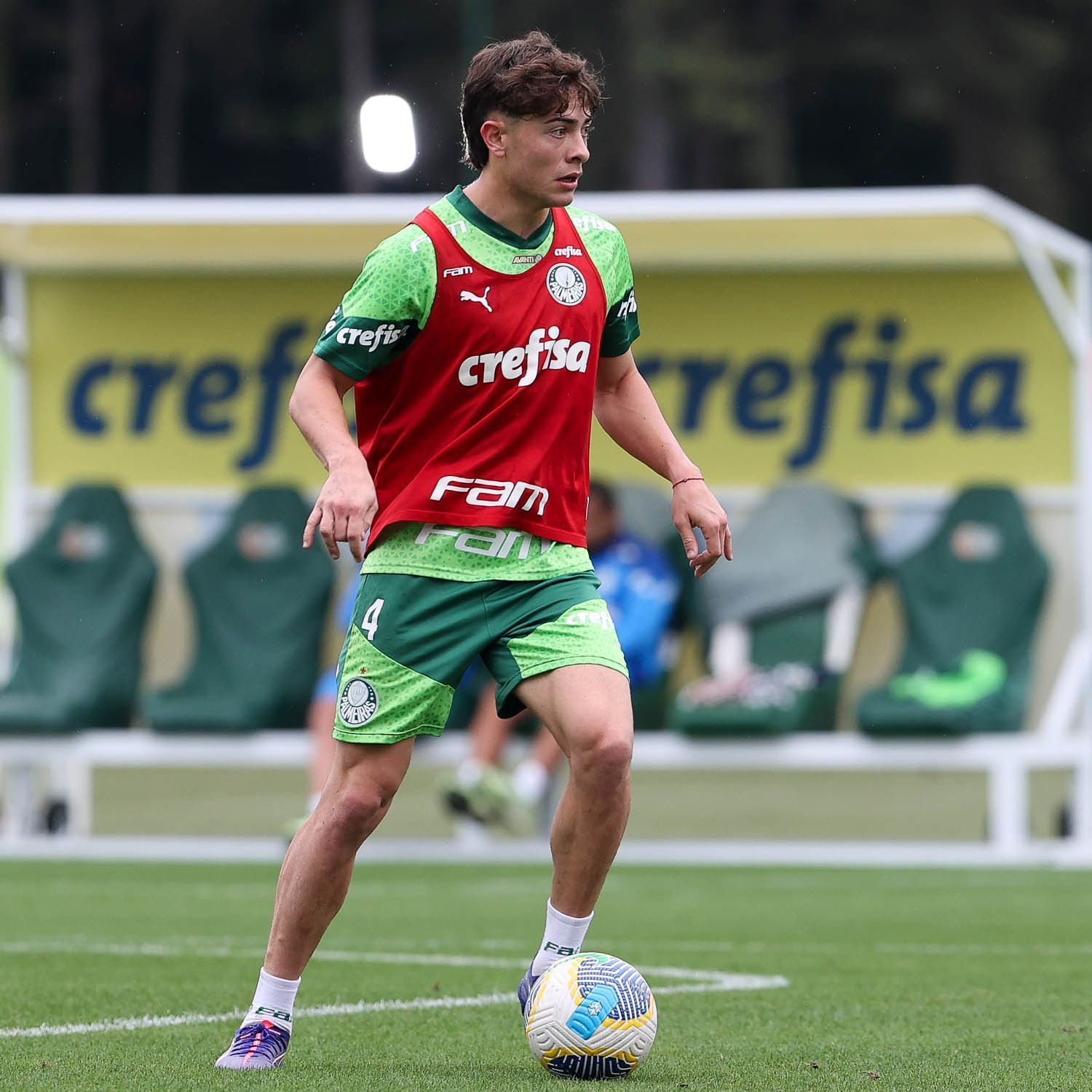 Após sequência, lateral do Palmeiras diz o que muda entre futebol argentino e brasileiro