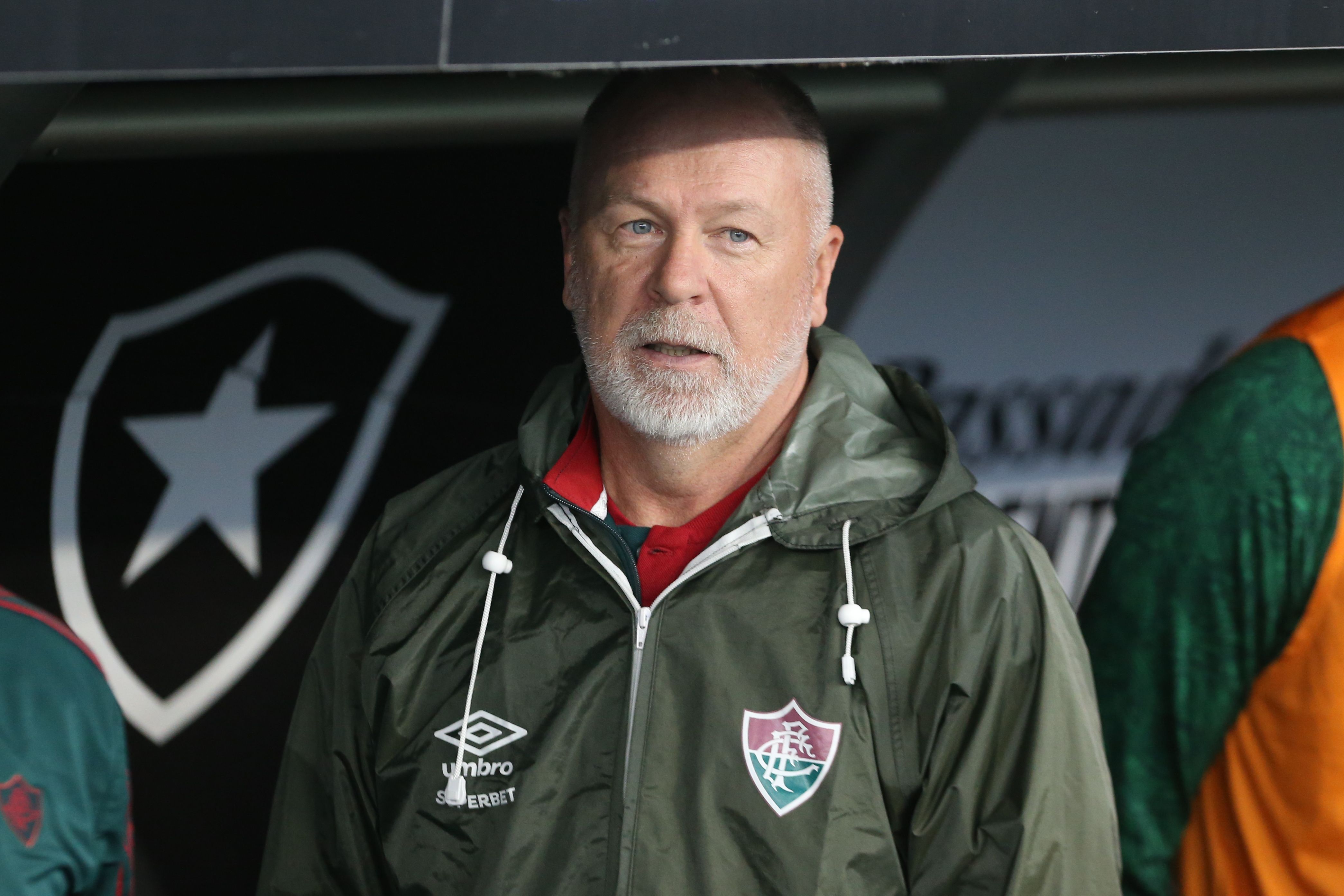 Mano Menezes aponta motivo de instabilidade do Fluminense no clássico
