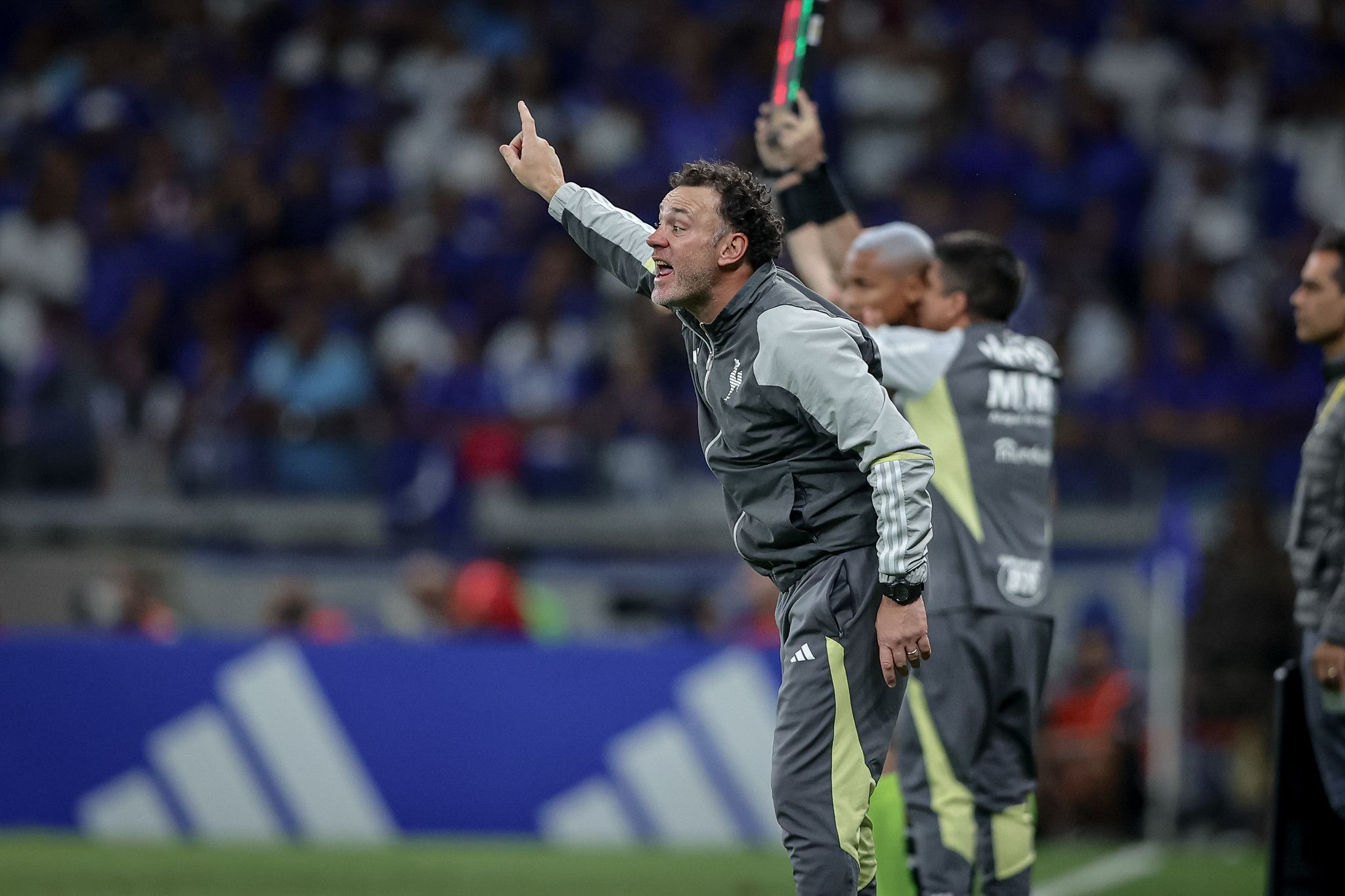 Milito afirma que Atlético 'controlou' Cruzeiro e cita pressão de Mineirão lotado