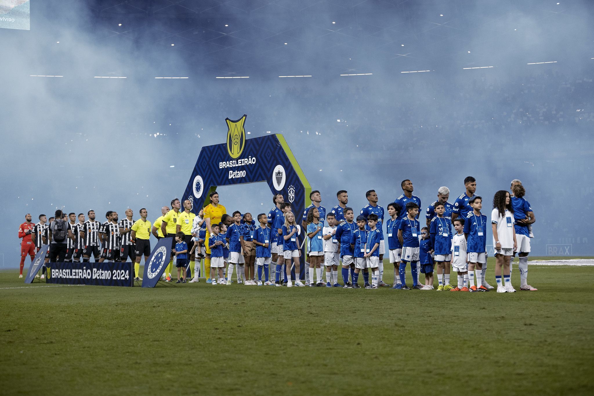 Cruzeiro x Atlético: dublador faz leitura labial e revela 'diálogos' do clássico