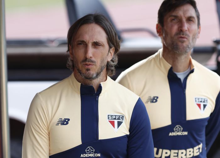 Zubeldía recebeu cartão amarelo contra o Atlético-GO e está suspenso para jogo entre Palmeiras e São Paulo