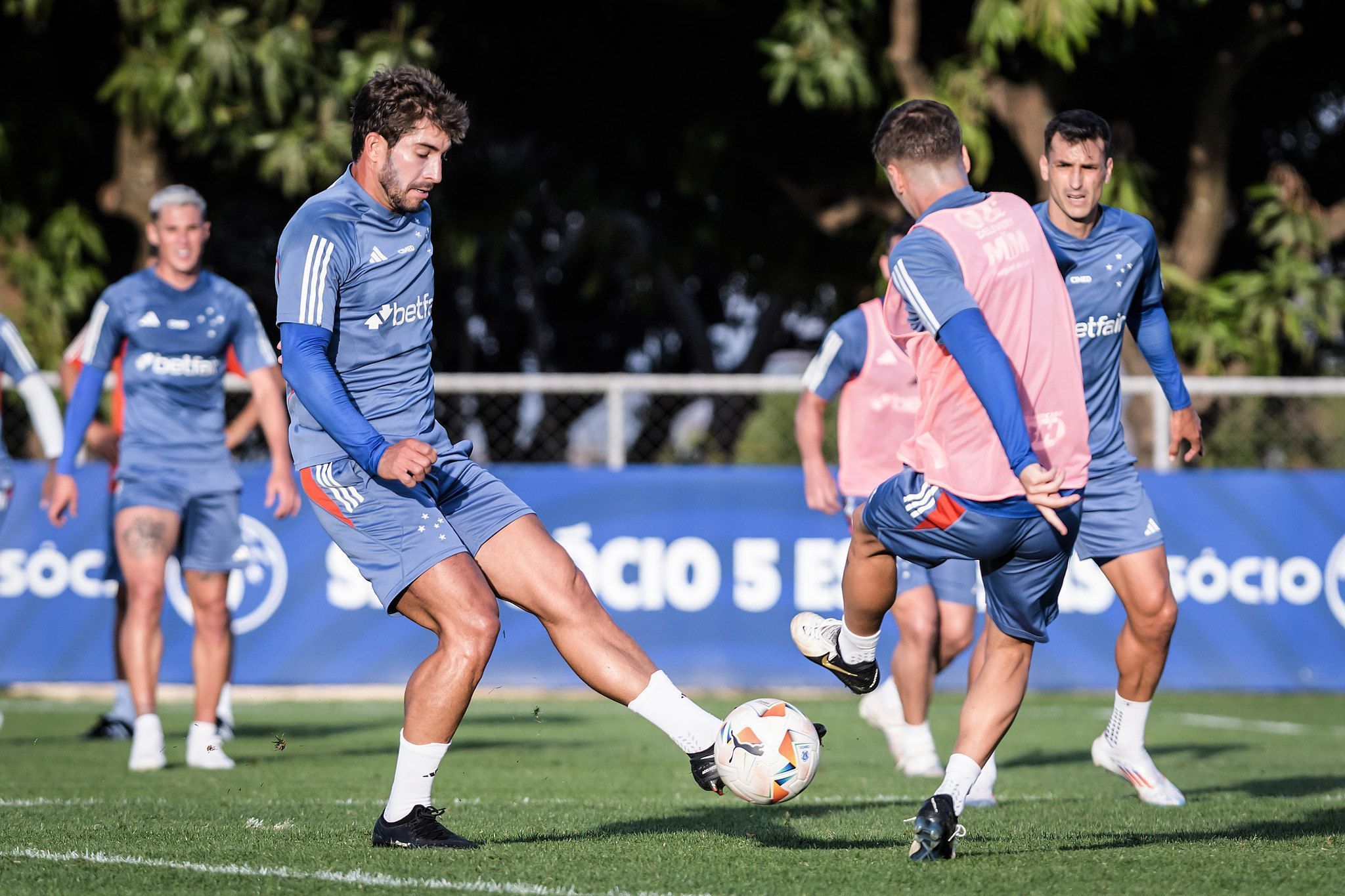 Cruzeiro enfrenta o Vitória por reação e para evitar pior sequência da 'era Seabra'