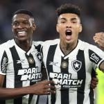 Atacante do Botafogo foge de polêmica com Estevão e valoriza atuação: 'Pé no chão'