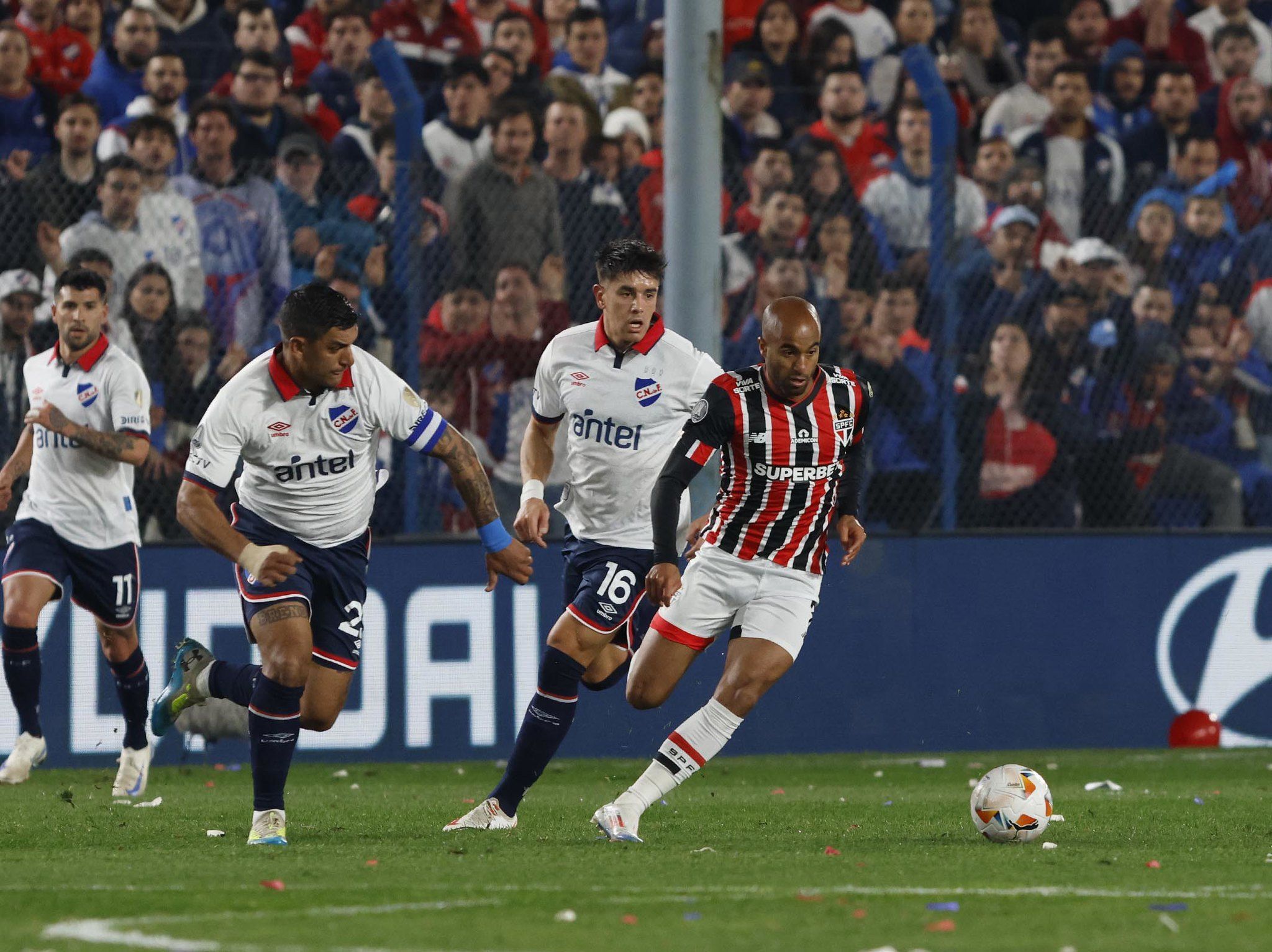 Priorizando as 'Copas', São Paulo recebe Nacional e tenta avançar na Libertadores