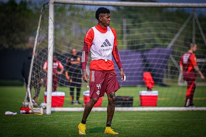 Inter terá retorno de Vitão para enfrentar o Atlético-GO no Brasileirão
