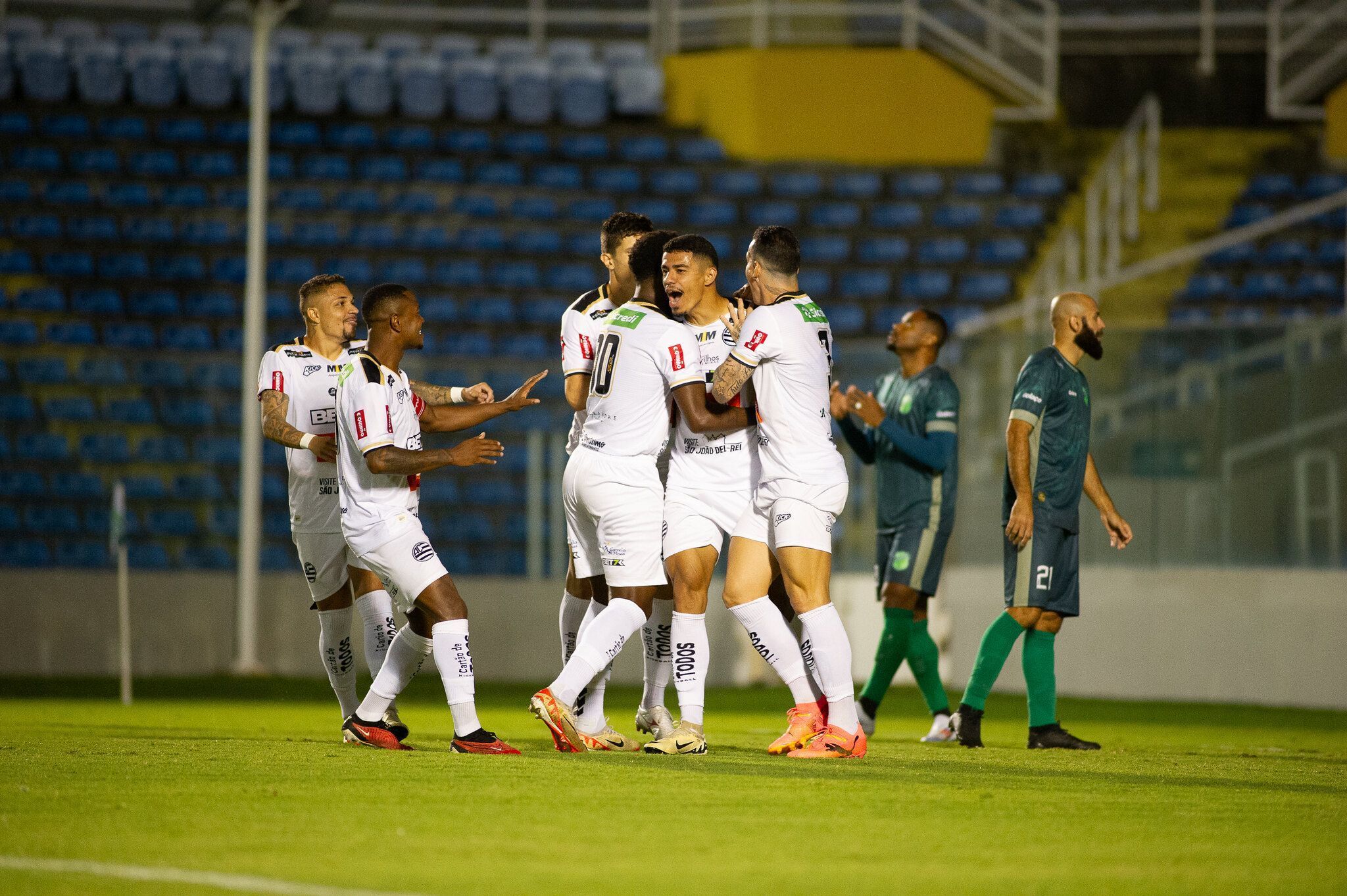 Athletic vence Floresta fora de casa e assume a liderança da Série C do Brasileirão
