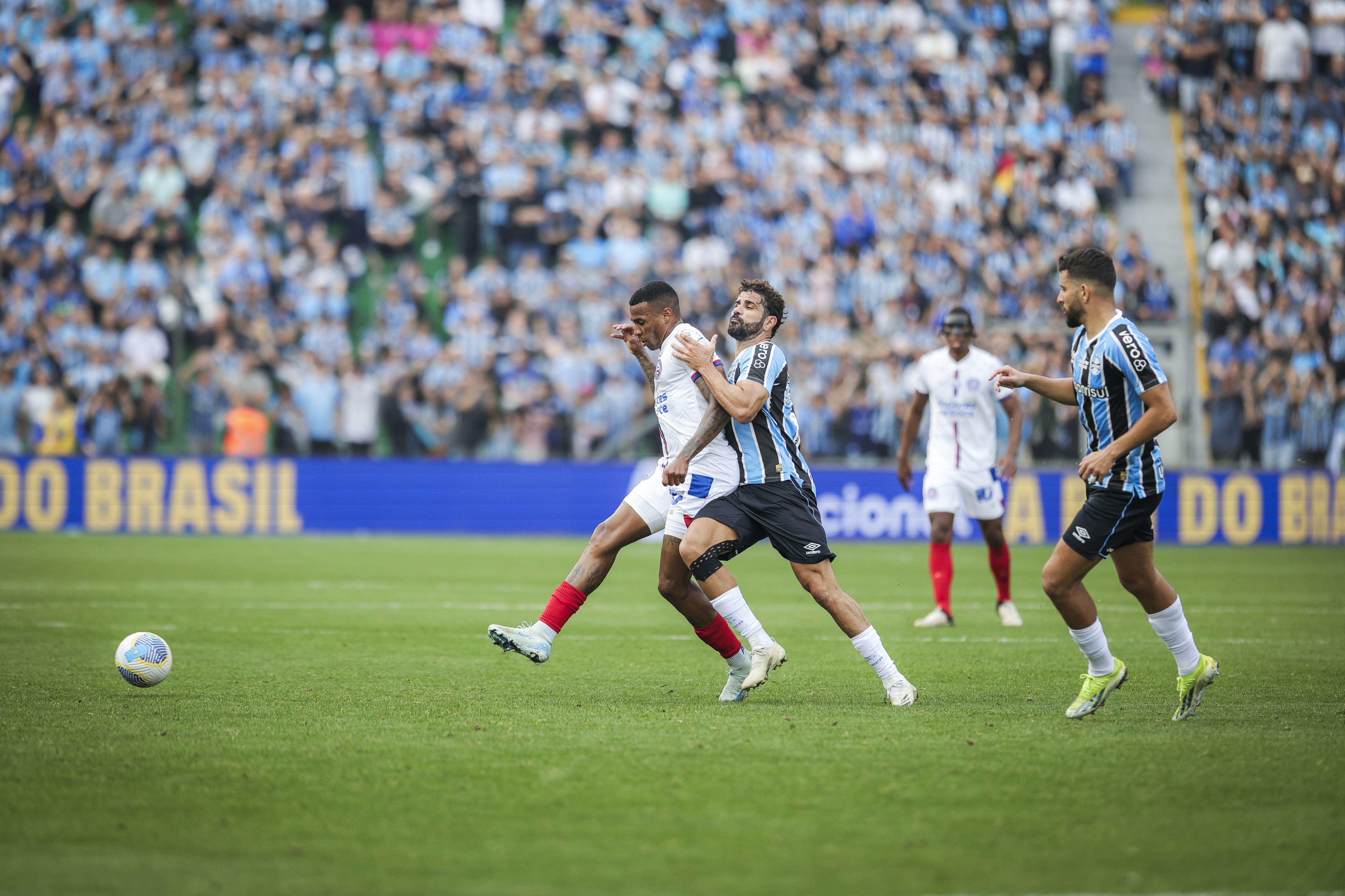 Renato após 'mistão' do Grêmio perder para o Bahia: 'Quem muito quer, nada tem'