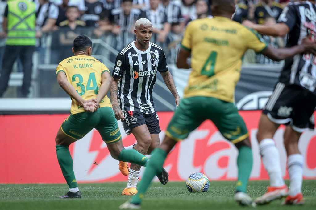 Com time misto, Atlético empata com Cuiabá e segue distante do G6 do Brasileirão