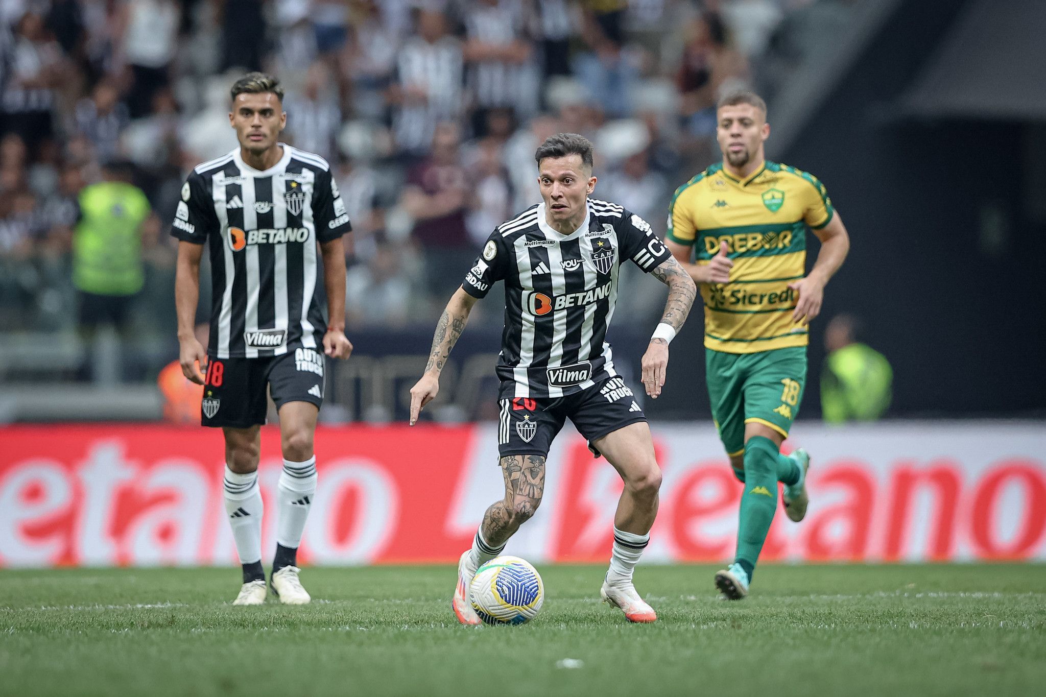 Novo gramado da Arena MRV ainda não satisfaz jogadores do Atlético: ‘Precisamos de qualidade’