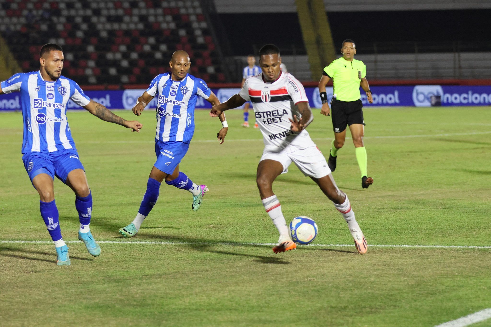 Com um a menos, Paysandu segura empate fora de casa contra o Botafogo-SP