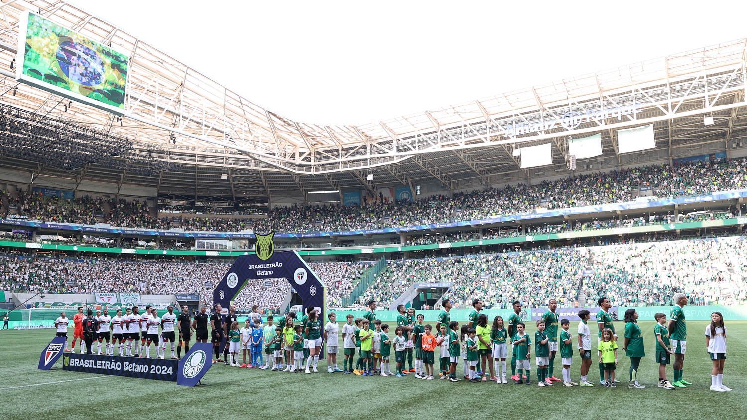 A torcida do Palmeiras está satisfeita com time? Pesquisa aponta índice menor que rivais