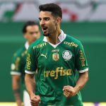 Herói do Palmeiras, atacante vê time com 'mais gasolina' para jogo contra Botafogo