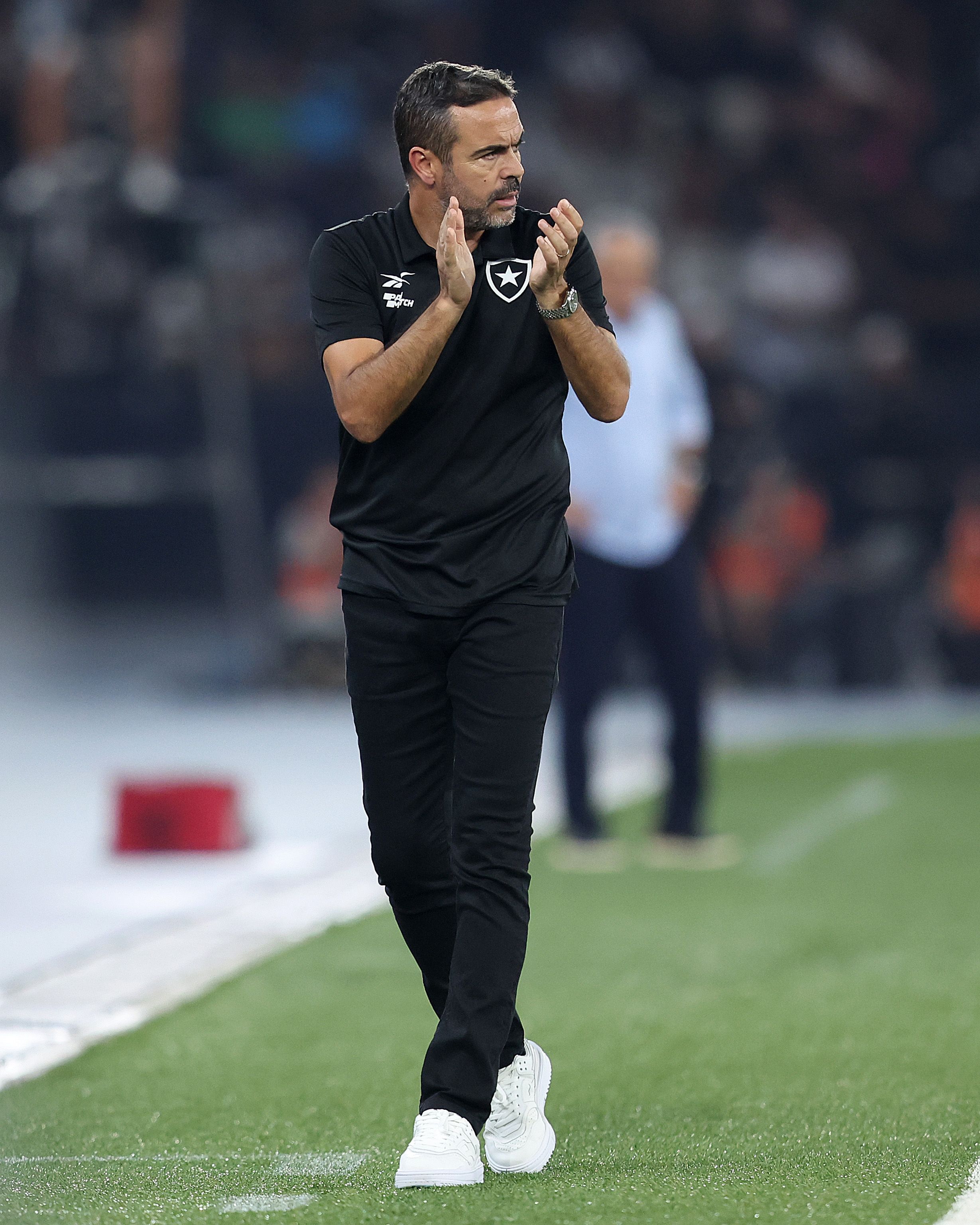 Artur Jorge tem abordagem diferente de Tite sobre calendário após clássico