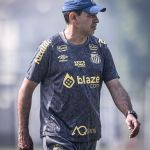 Carille não participa de coletiva e auxiliar técnico avalia resultado: ‘É importante vencer’