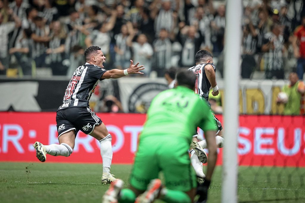 Atlético faz dever de casa, bate San Lorenzo e avança às quartas da Libertadores