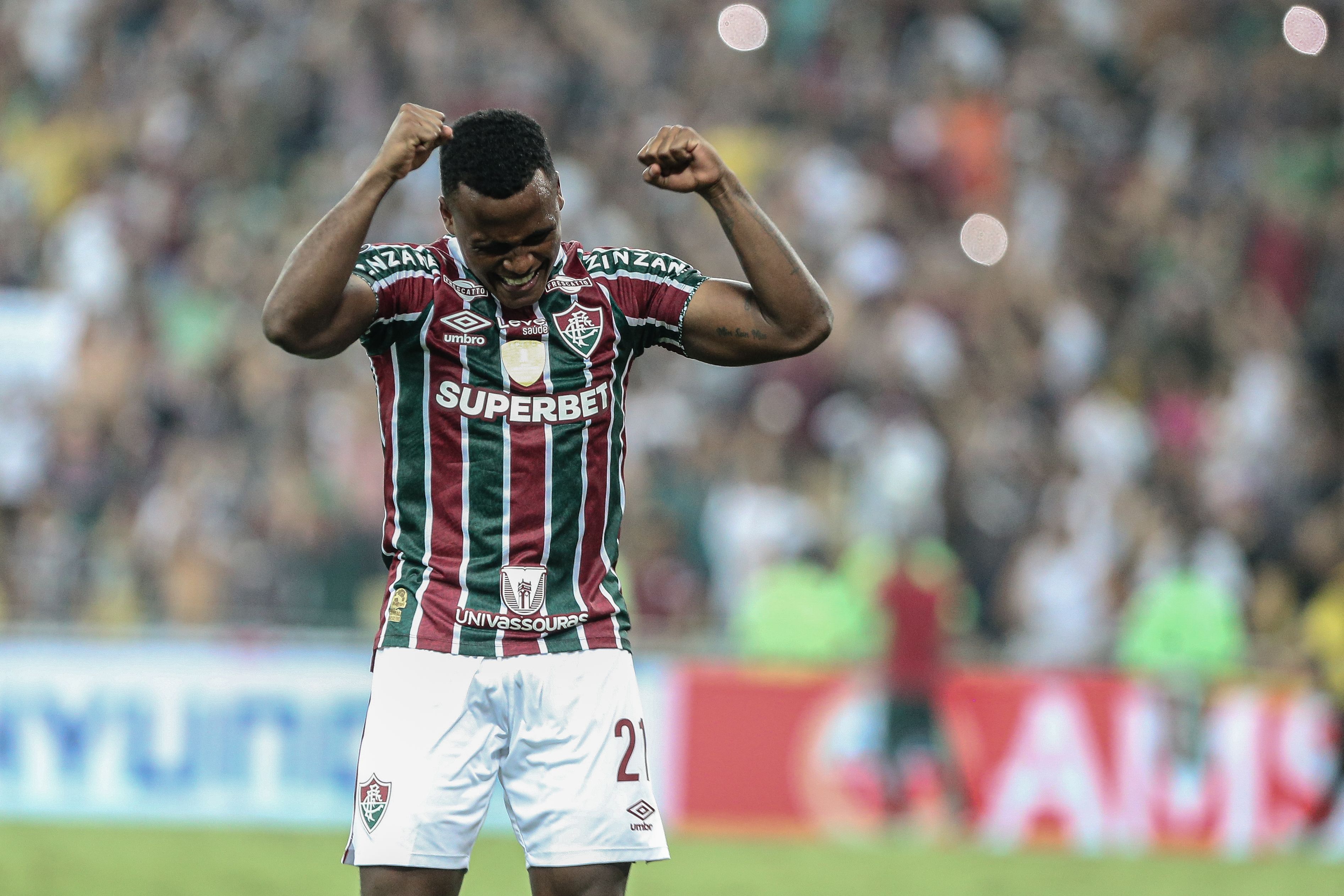 Meia do Fluminense analisa responsabilidade em classificação na Libertadores