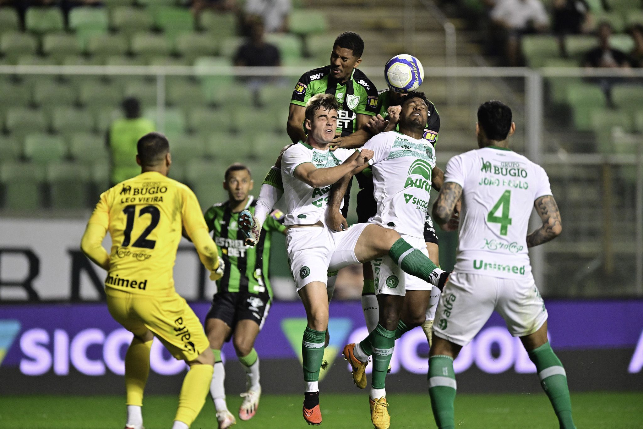 Jogadores do América desabafam e cobram recuperação após novo empate na Série B