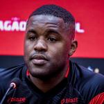 Ex-Arsenal rescinde contrato e deixa clube rebaixado para a Série B do Brasileiro