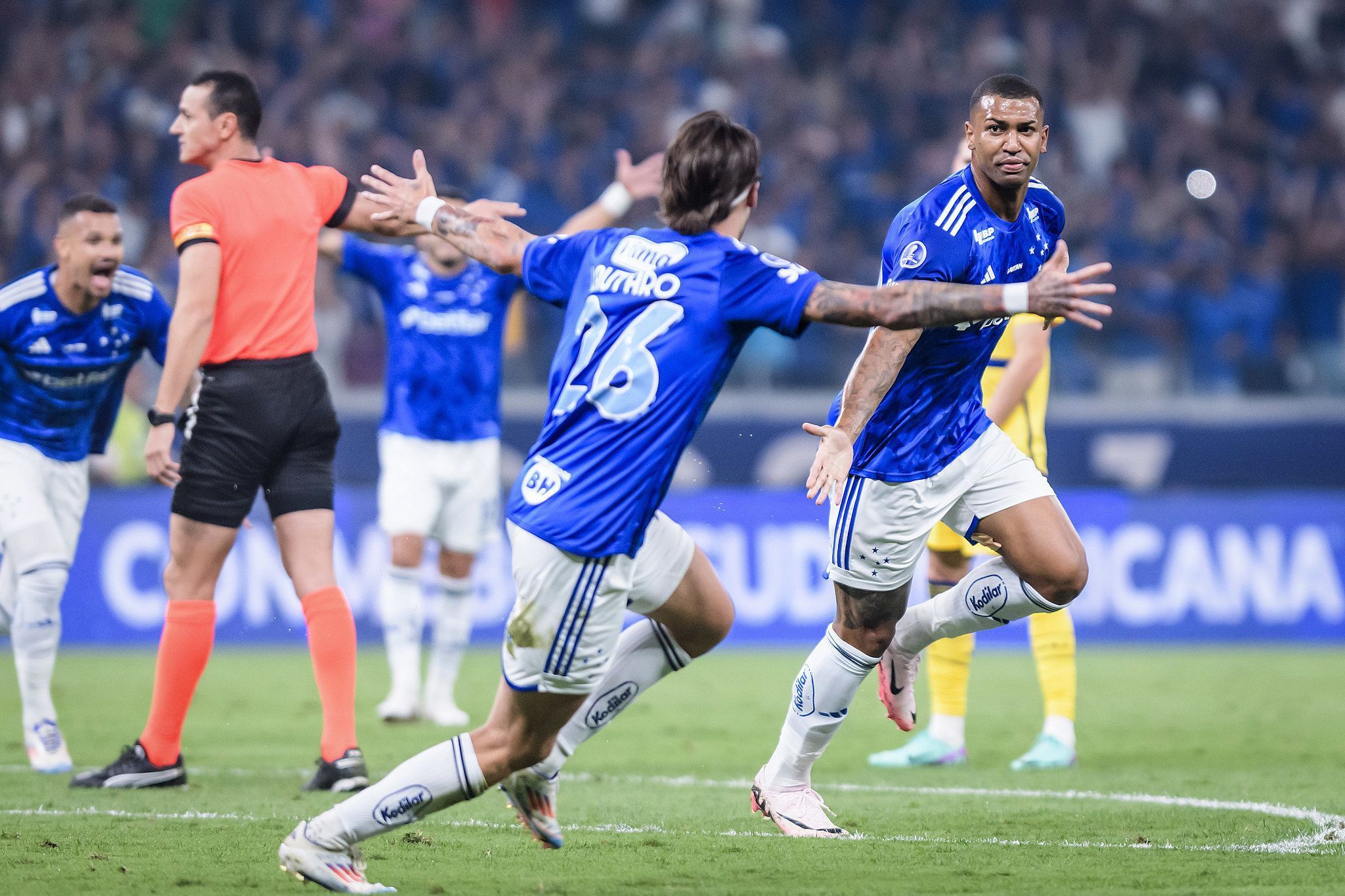 Conmebol divulga análises do VAR e encerra polêmica em gol do Cruzeiro questionado pelo Boca