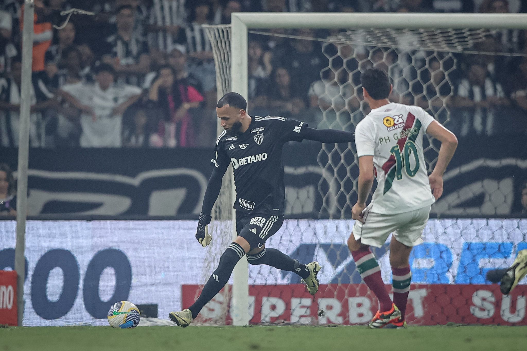 Everson prega foco nas copas e aponta 'trunfo' do Atlético por classificações