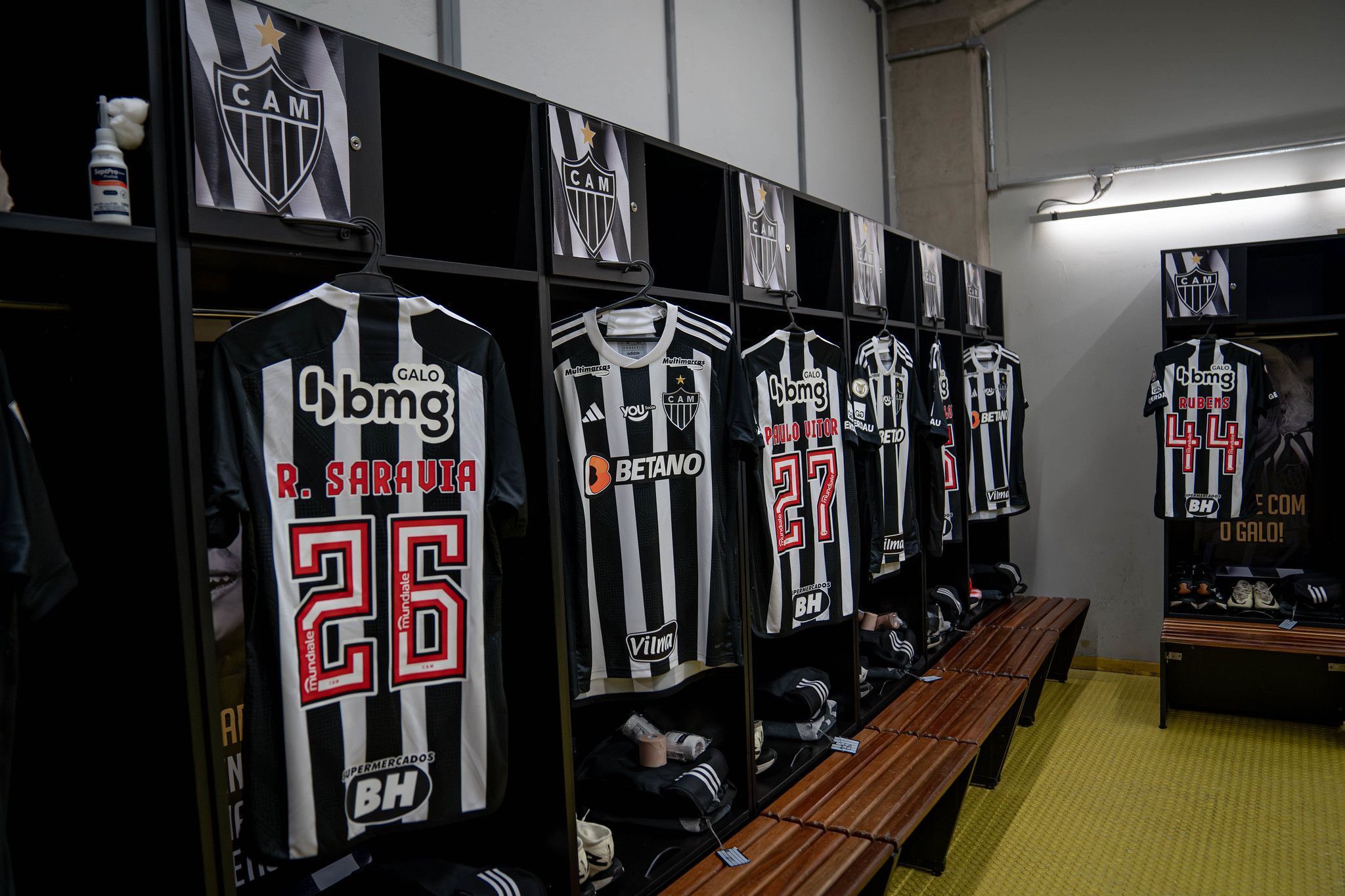 Atlético e Grêmio terão patrocínio especial nos uniformes para jogo do Brasileiro