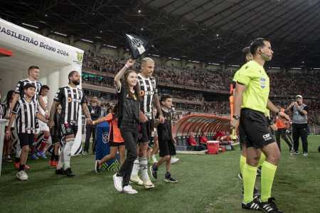 Arana foi titular na goleada sofrida pelo Atlético na Arena Fonte Nova