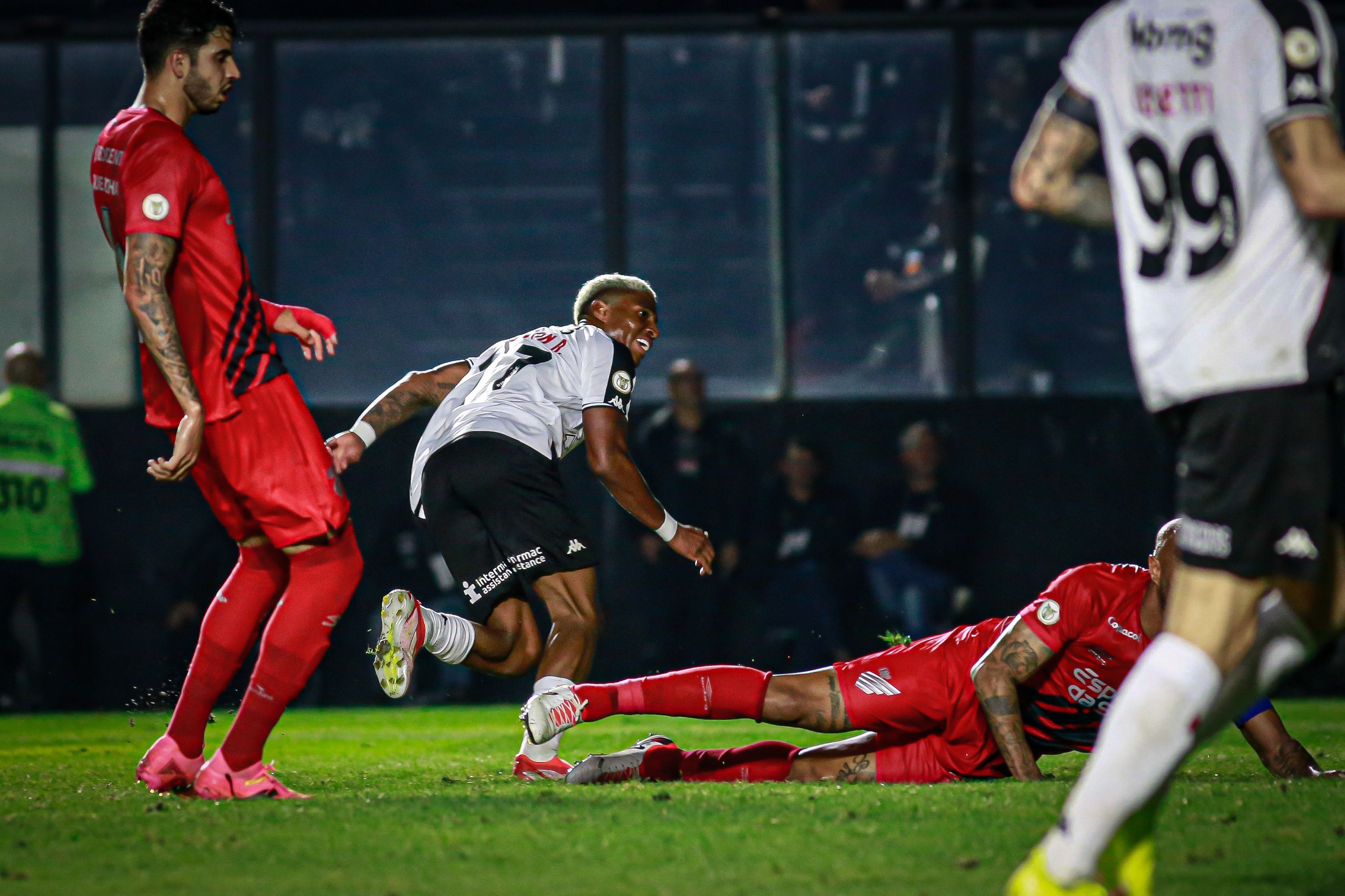Vasco 2x1 Athletico-PR: veja os melhores momentos pelo Brasileiro