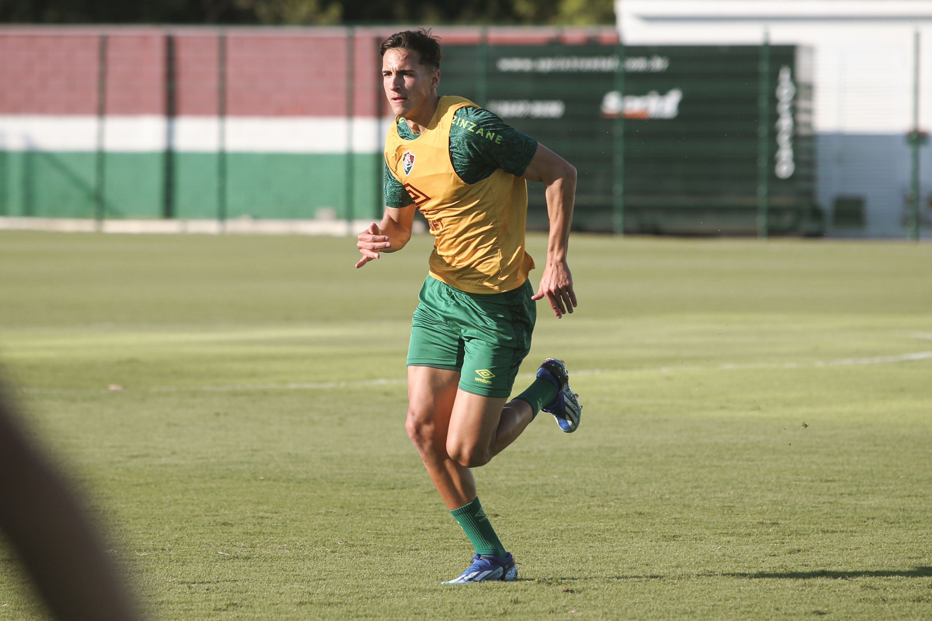 Presidente do Fluminense explica os pagamentos por compras de atletas